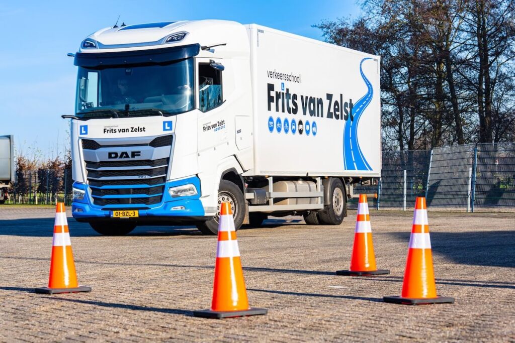 Vrachtwagen voor autorijlessen rijbewijs C